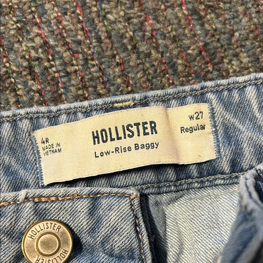 Hollister Low Rise Baggy Jeans - Picture 2 of 3